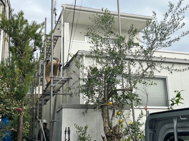 松山市O様邸　外壁塗装の着工です。